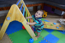 Cargar imagen en el visor de la galería, Triangulo de pikler juego montessori