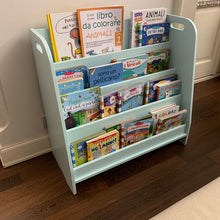Cargar imagen en el visor de la galería, librero montessori de madera
