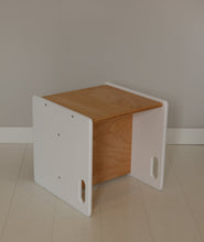 Cargar imagen en el visor de la galería, Silla Cubo Montessori
