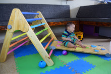 Cargar imagen en el visor de la galería, Triangulo de pikler juego montessori
