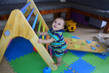 Cargar imagen en el visor de la galería, Triangulo de pikler juego montessori
