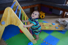 Cargar imagen en el visor de la galería, Triangulo de pikler juego montessori
