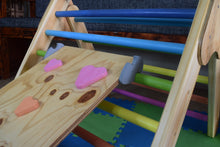 Cargar imagen en el visor de la galería, Triangulo de pikler juego montessori
